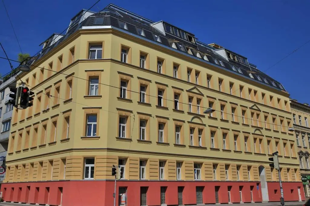 Zwischen Schoenbrunn Und Dem City Center L Lf37 Vienna 0*,